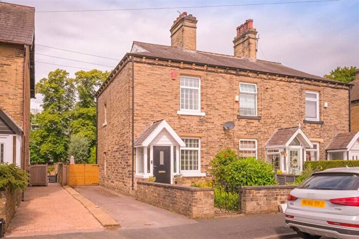 3 Bedroom End Of Terrace House For Sale In East View, Halifax, HX3