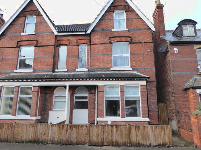 2 Bedroom Flat To Rent In A Holly Road, Retford, DN22