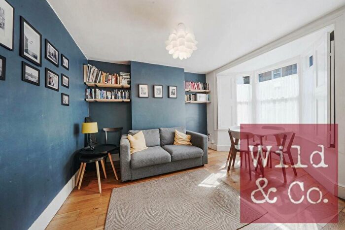 1 Bedroom Flat To Rent In Cricketfield Road, Hackney, E5