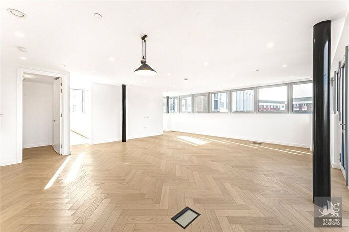 3 Bedroom Flat To Rent In Parkhaus, Maple Path, Hackney, London, E5