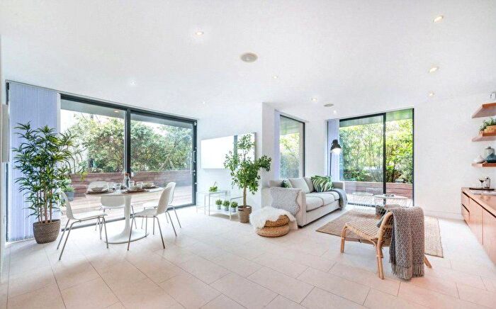 2 Bedroom Flat To Rent In Oval Road, London, NW1