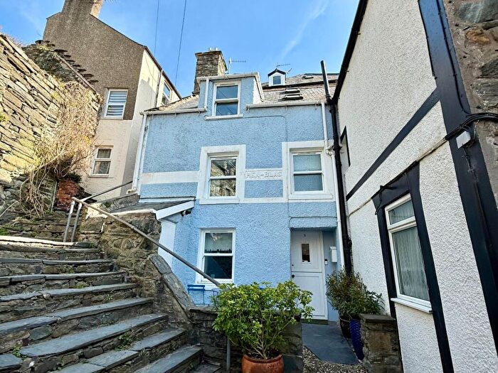 2 Bedroom Maisonette For Sale In Hen Blas, Barmouth, LL42
