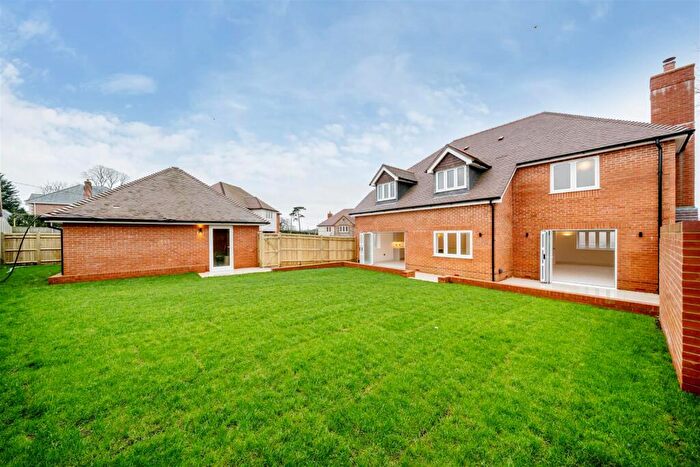 4 Bedroom Detached House For Sale In Stables Square, Barnham, PO22