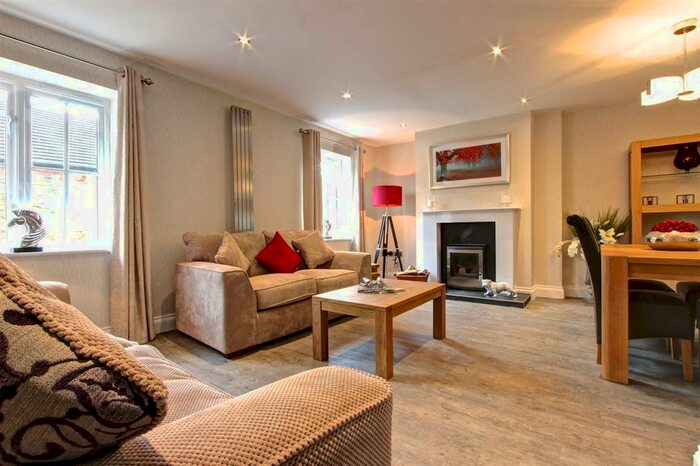 3 Bedroom Town House To Rent In Mornington Terrace, Harrogate, HG1