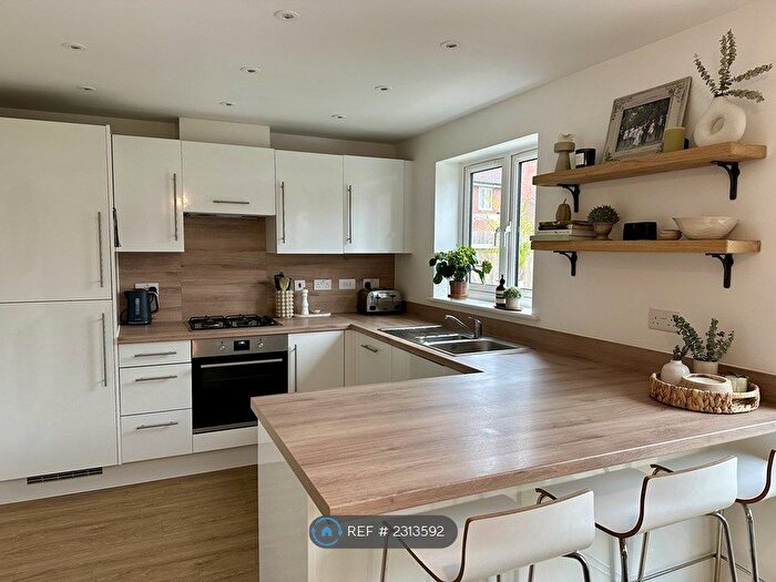 3 Bedroom Semi-Detached House To Rent In Rathbone Crescent, Horley, RH6