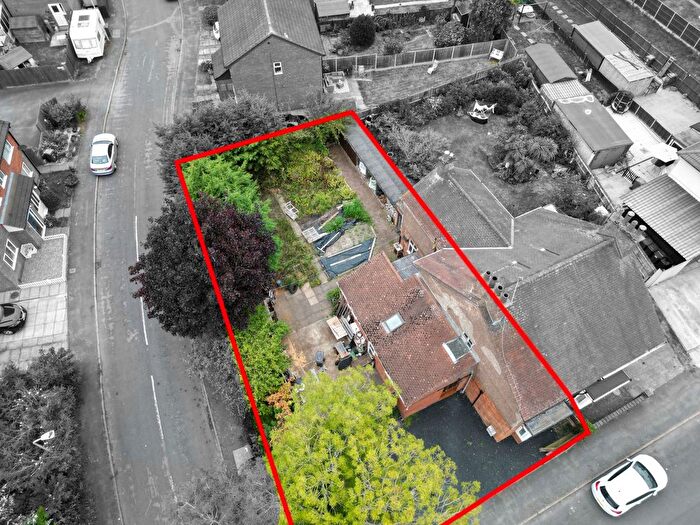 3 Bedroom Semi-detached House For Sale In Boundary Road, Loughborough, LE12