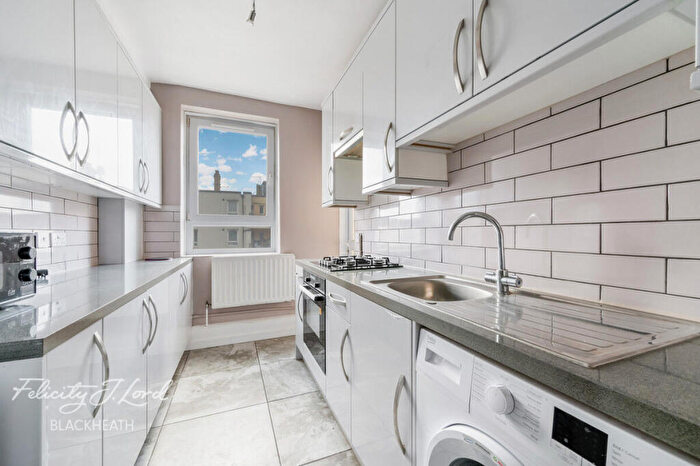 3 Bedroom Flat For Sale In Fairlawn, Charlton, SE7