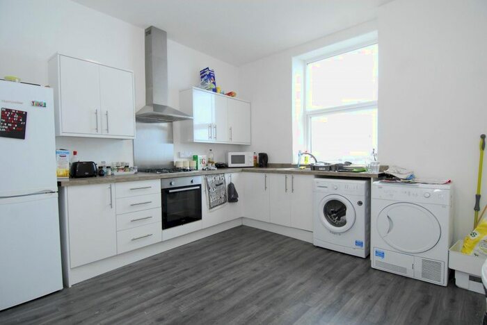 4 Bedroom Flat To Rent In Wellington Street, Plymouth PL4