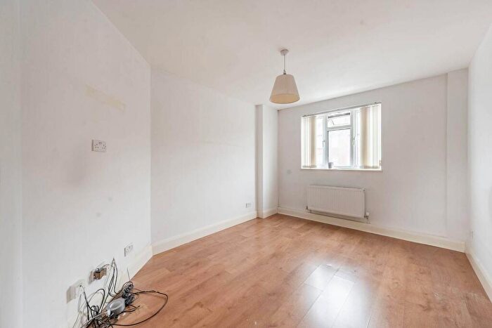 1 Bedroom Flat To Rent In Uxbridge Road, , Hatch End, Pinner, HA5