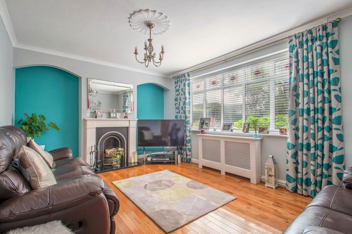 5 Bedroom Semi-Detached House To Rent In Gravel Hill, Bexleyheath, DA6