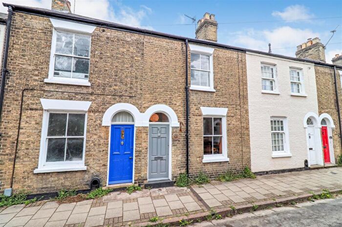 2 Bedroom Terraced House For Sale In Norwich Street, Cambridge, CB2