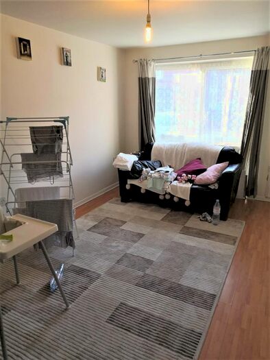 1 Bedroom Flat To Rent In Trotwood, Chigwell IG7