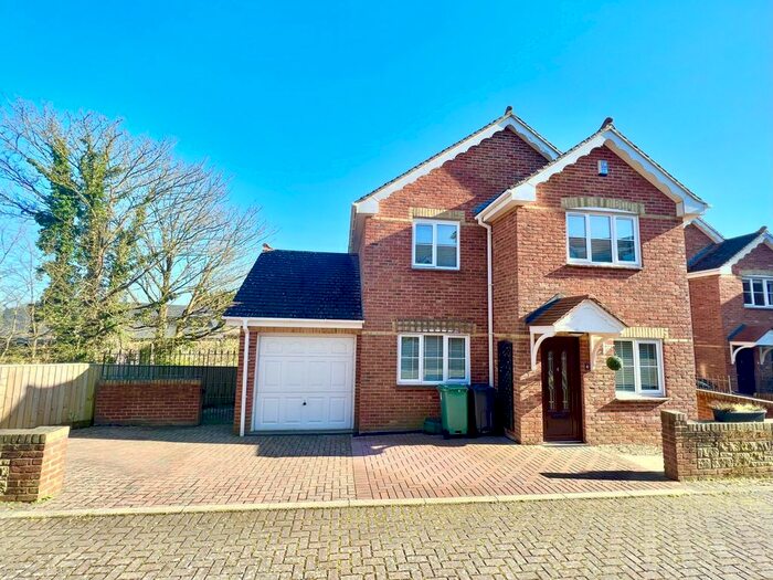4 Bedroom Detached House To Rent In Bartletts Close, Sandown, PO36