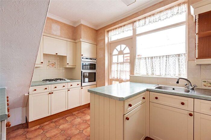 2 Bedroom Bungalow For Sale In Derby Avenue, Upminster, RM14
