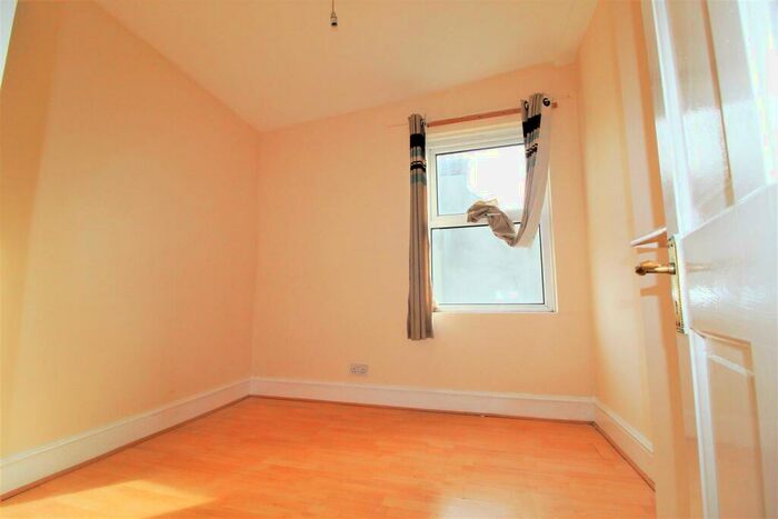 3 Bedroom Terraced House For Sale In Lucerne Road, Thornton Heath, CR7