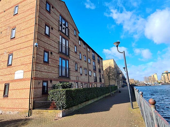 1 Bedroom Flat To Rent In Ringwood Gardens, London, E14
