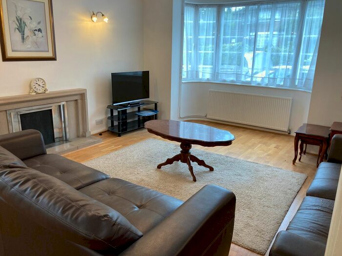 4 Bedroom Detached House To Rent In Very Near Heathcroft Area, Ealing, W5