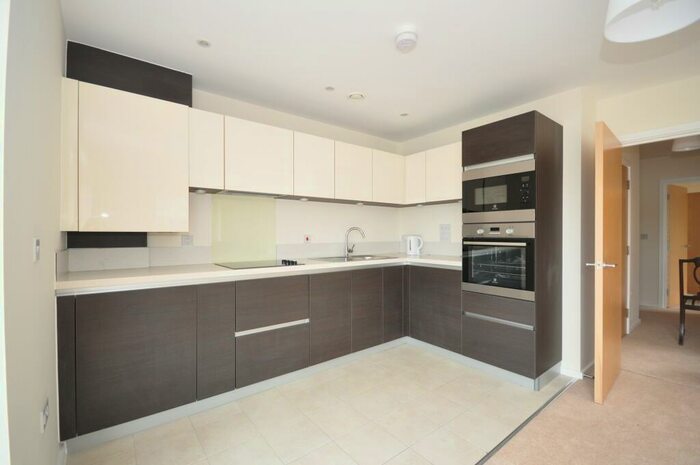 2 Bedroom Property To Rent In The Shoreway, ME4