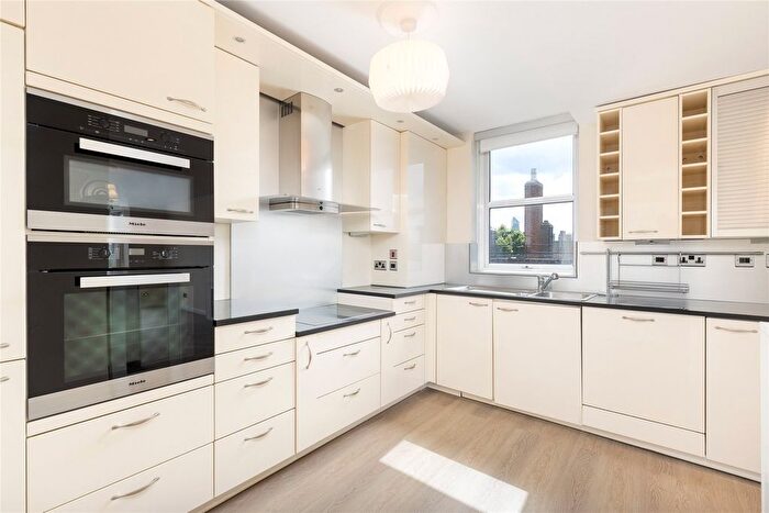 2 Bedroom Flat For Sale In Cheyne Walk, Chelsea, London, SW3