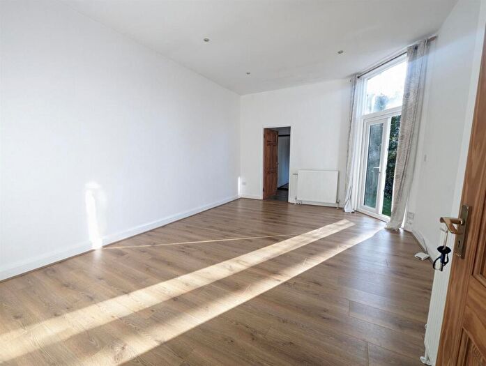2 Bedroom Flat To Rent In Greencroft Gardens, South Hampstead, London, NW6