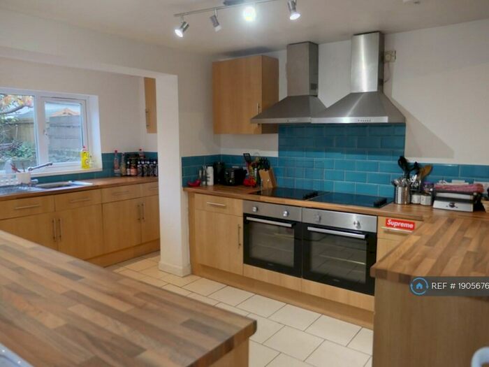 6 Bedroom Terraced House To Rent In Mundy Place, Cardiff, CF24