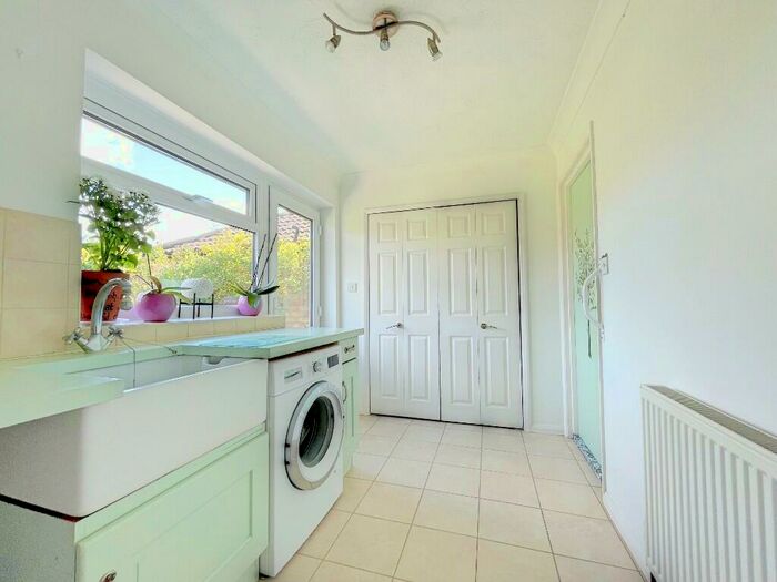 3 Bedroom Detached Bungalow For Sale In Anchor Road, Tiptree, CO5