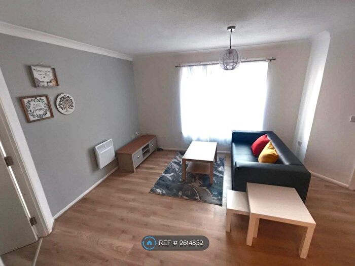 2 Bedroom Flat To Rent In Brook Court, Nottingham, NG7