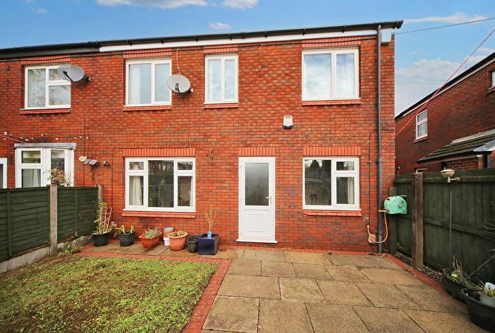 4 Bedroom Terraced House For Sale In Attingham Walk, Wigan, WN3