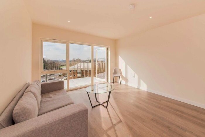 2 Bedroom Flat To Rent In Bittacy Hill, Mill Hill East, London, NW7