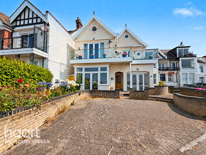 2 Bedroom Flat For Sale In Clifton Drive, Westcliff-On-Sea, SS0
