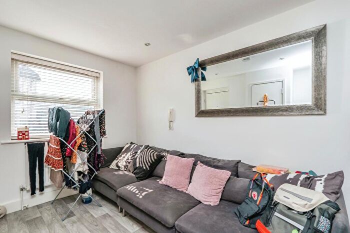 1 Bedroom Flat For Sale In Manor Park Avenue, Portsmouth, Hampshire, PO3