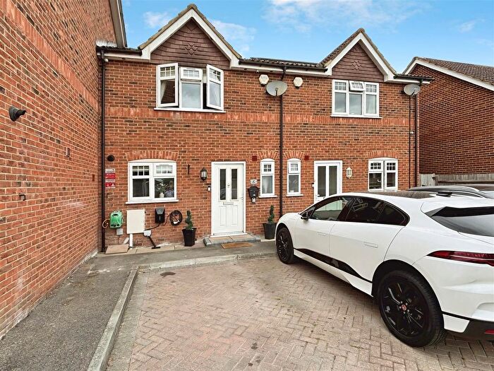 3 Bedroom Terraced House For Sale In Valley View Road, Rochester, ME1