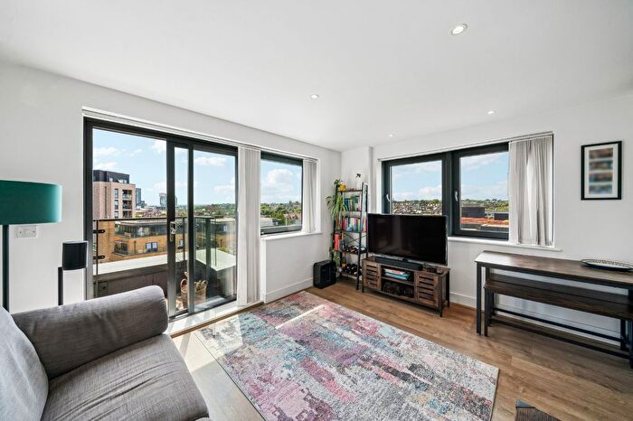 2 Bedroom Property For Sale In Knightley Walk, Wandsworth, SW18