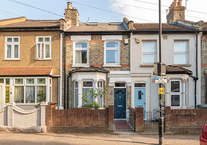 3 Bedroom House For Sale In Mansfield Road, Walthamstow, E17