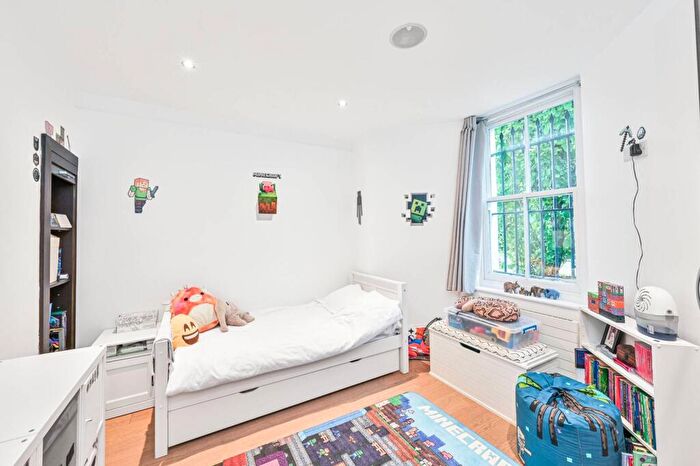3 Bedroom Flat To Rent In Priory Road, West Hampstead, London, NW6
