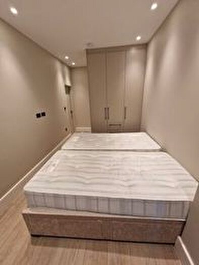 Studio To Rent In Wykeham Road, London, NW4