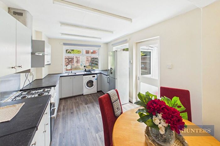3 Bedroom Terraced House For Sale In Milton Road, Southampton, SO15
