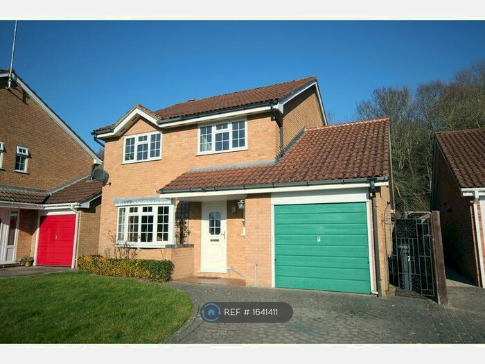 4 Bedroom Detached House To Rent In Rosedale Avenue, Stonehouse, GL10
