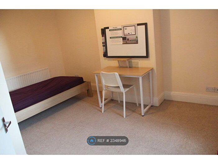 4 Bedroom Terraced House To Rent In Somerset Road, Huddersfield, HD5