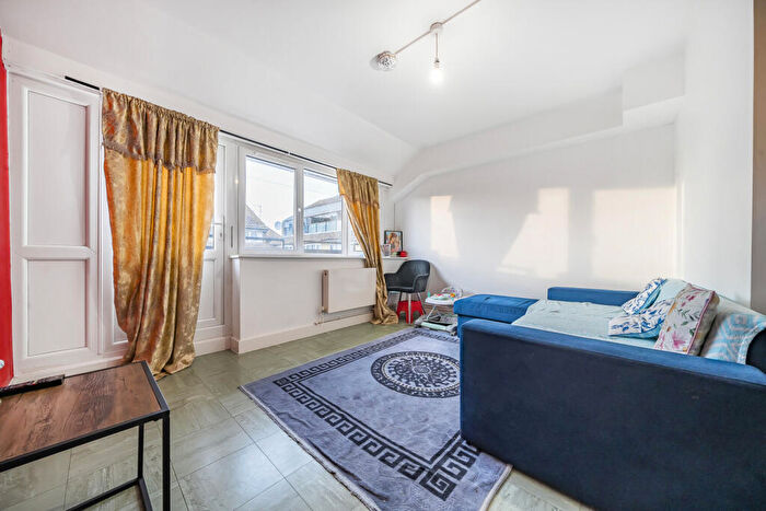 2 Bedroom Apartment For Sale In Sumner Road, London, SE15