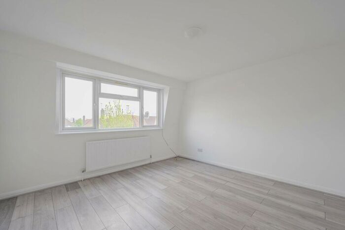 3 Bedroom Flat To Rent In Colman Road, , Beckton, London, E16