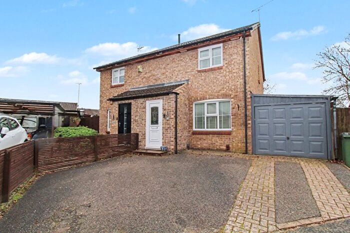 3 Bedroom Semi Detached House For Sale In Foxhill Drive, Glen Parva, Leicester, LE2