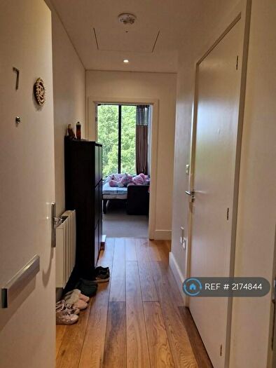 2 Bedroom Flat To Rent In Cornwall House, Slough, SL1