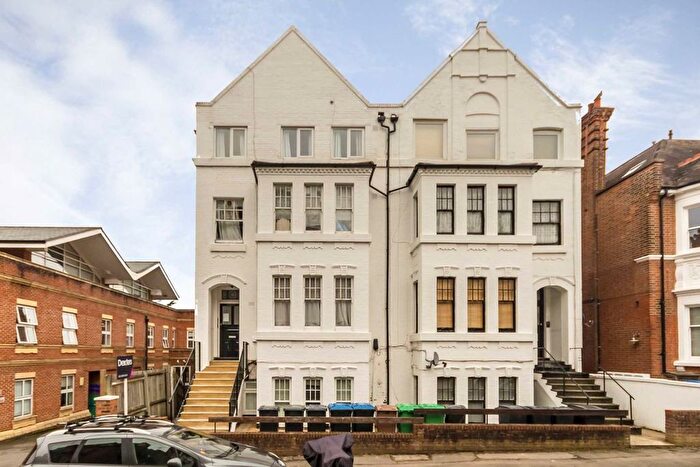 1 Bedroom Flat To Rent In Claremont Gardens, Surbiton, KT6