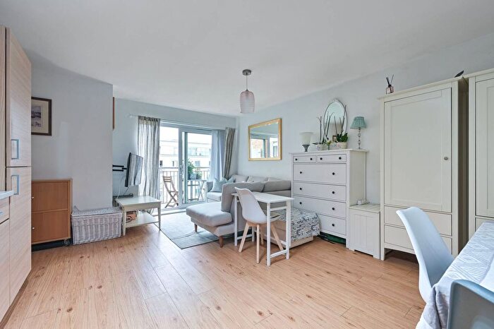 1 Bedroom Flat For Sale In Boulevard Drive, Colindale, London, NW9