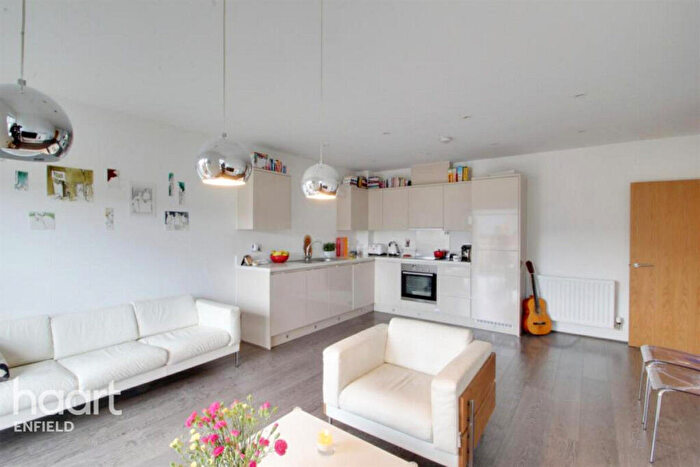 2 Bedroom Apartment To Rent In Linden Way, London, N14