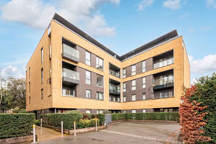 2 Bedroom Flat For Sale In Pipit Drive, Putney, London, SW15