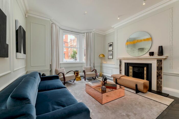 2 Bedroom Flat To Rent In Langham Street, London, W1W