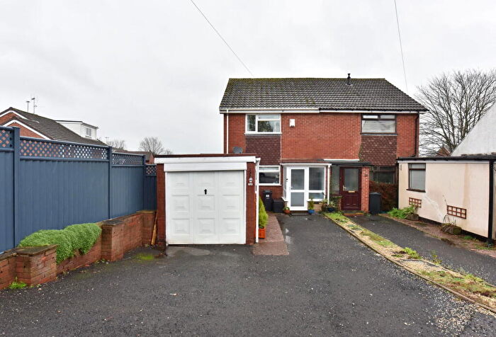 3 Bedroom Semi Detached House For Sale In Kingswinford, Queen Street, DY6