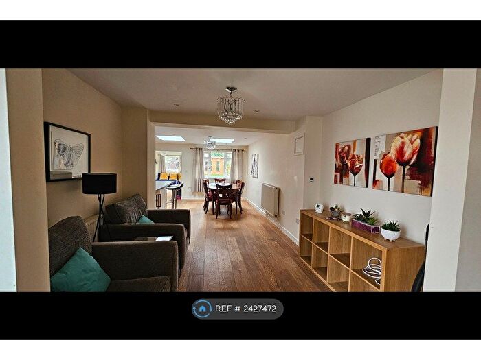 4 Bedroom Semi-Detached House To Rent In Gilpin Avenue, Hucclecote, Gloucester, GL3